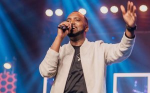 Adrien Misigaro yasohoye amashusho y'indirimbo ye nshya yise 'Ya majwi' - Video