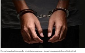 Umwarimu yishe umunyeshuri we bapfuye telefoni