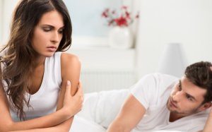 Dore ibimenyetso byakwereka ko umukobwa yagukunze akabura aho ahera abikubwira