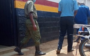 Abacungagereza batawe muri yombi bazira gusambanya ku ngufu umugore wari ugiye gusura umugabo we