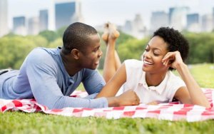 Dore amakosa abakobwa bakunze guhuriraho mu rukundo bikabangamira umusore bakundana