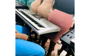  Yakoze amahano !Umucuranzi mu rusengero yateye inda abakobwa 6 bo muri korali imwe