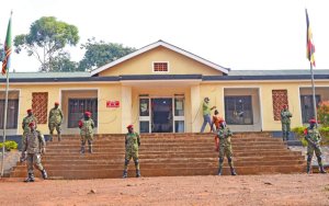 Inkiko za Gisirikare muri Uganda zigiye kujya ziburanisha n'abasivile