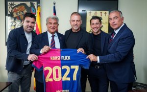Hansi Flick yongereye amasezerano muri FC Barcelone azageza mu 2027