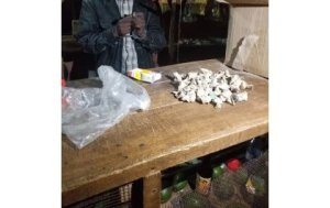 Kamonyi: Polisi yataye muri yombi uwacuruzaga inzoga n'urumogi muri butike