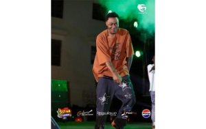 Uganda: Umuhanzi yaguye igihumure ku rubyiniro