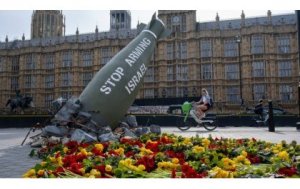 U Bwongereza bwahagaritse icuruzwa rya zimwe mu ntwaro kuri Israel