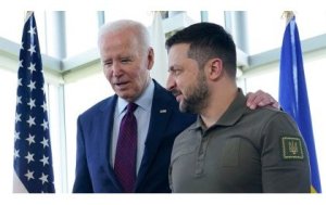 Perezida Biden ateganya koherereza Ukraine inkunga nyinshi mbere y'uko Trump amusimbura