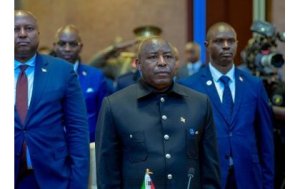 Perezida Ndayishimiye yafunze batatu mu bahoze ari abajyanama be