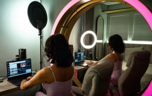 Abareba amashusho y'urukozasoni bikubye akarenga 3 mu myaka 8 ishize