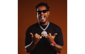 Bruce Melodie yaba aca amarenga yo gukorera igitaramo muri Stade Amahoro?