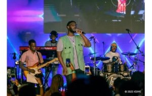 Mike Kayihura yakomoje ku buryo yari amaze imyaka itatu yarakomanyirijwe ibyo gusohora imiziki