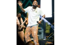 Davido mu nzira zo kumurikira album ye ‘5Ive' i Kigali