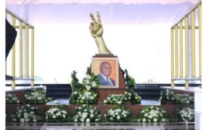 Mutamba yagaragaye ku mva ya se wa Tshisekedi mbere yo gucirwa urubanza