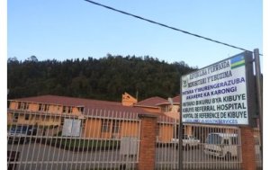 Karongi: Abayobozi b'ibitaro mu ihurizo ryo kwita ku barwayi batereranwa n'imiryango yabo