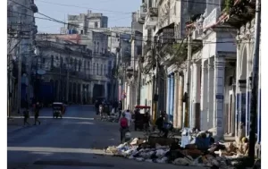 Cuba yugarijwe n'umunuko w'imyanda kubera ibura rya lisansi