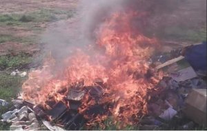 Pasiteri Bugingo yatwitse Bibiliya kubera ijambo rimwe gusa[AMAFOTO]