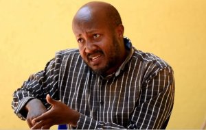 Karasira Aimable uherutse kwirukanwa muri Kaminuza y'u Rwanda akavuga ko hari abamushutse,yasobanuye iby'indirimbo 'Rya Cwende' yaririmbye