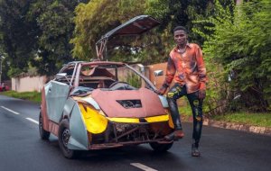 Ghana:Umuhanga ukiri muto wakoze imodoka ye bwite afite imyaka 14 akomeje gutangaza Isi yose[AMAFOTO]