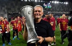 José Mourinho yahawe ibihano kubera kwibasira abasifuzi