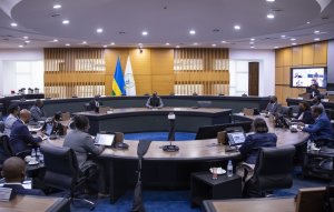 Isaha yo kugera mu rugo yashyizwe saa sita z'ijoro,amakoraniro n'abafana ku bibuga barakomorerwa