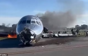 Indege yarimo abantu basaga 130 yakoreye impanuka ku kibuga cy'indege Imana ikinga ukuboko