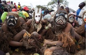 Ubwoko bwo muri Malawi buzwi nka Chewa butegura amafunguro bwifashishije amazi bogesheje imirambo y'abantu