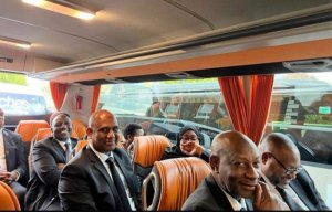 Hamenyekanye umuperezida wa Afurika wanze kujya gutabariza Umwamikazi Elizabeth agenda muri Bisi