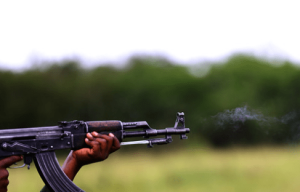 Muhanga:Umupolisi yarashe umugabo ukekwaho ubujura washatse kumurwanya