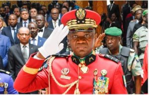 Umwana w'imyaka 15 akurikiranweho gukoresha umupira uriho ifoto ya perezida nk'urupapuro rw'isuku