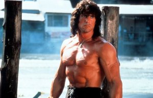 Slyvester Stallone uzwi nka “Rambo” yashyize hanze ifoto ari kumwe n'abakobwa be yaciye ibintu