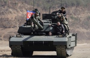 Umukobwa wa Kim Jong un yagaragaye atwaye igifaru