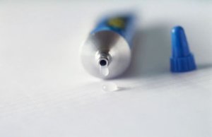 Umugabo yashyize Super Glue ku gitsina ngo imurinde gutera umukunzi we inda bimuviramo urupfu