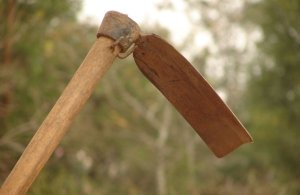 Huye: Umugabo aremera ko yakubise umugore we isuka mu mutwe amuziza ko yamwise Imbwa