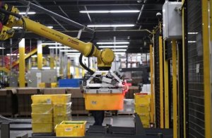 Umukozi wo mu ruganda yishwe na robot yamwitiranyije n'imizigo yateruraga