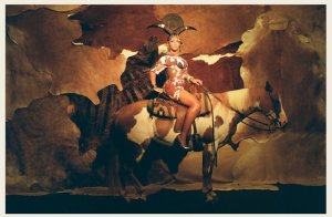 Beyonce yashyize hanze amafoto adasanzwe azagaragara muri Filimi ifite umwihariko kubirabura bo muri Afurika[AMAFOTO]