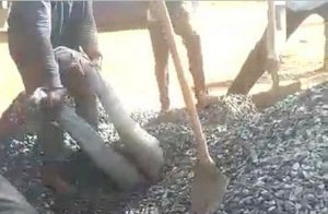 Umugabo yarokotse by'igitangaza nyuma yo gusukwaho FUSO yuzuye garaviye by'impanuka 