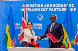 Leta y'Ubwongereza yasubije abanenze umwanzuro wayo wo kohereza impunzi mu Rwanda