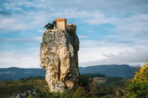 Urusengero rwubatse mu buryo butangaje rukomeje guca ibintu ku isi