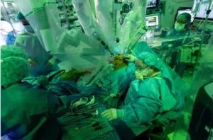 Bwa mbere ‘robot' yabaze umugore, imuhindurira ibihaha