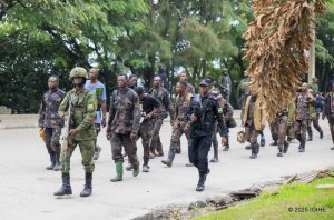 Abasirikare ba FARDC batangiye guhungira mu Rwanda