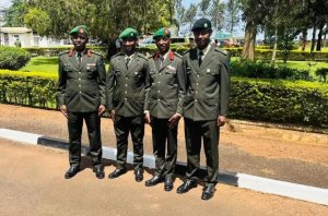 Abandi Bofisiye bakuru mu Ngabo z'u Rwanda barangije amasomo mu Gihugu cy'igituranyi