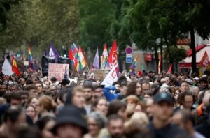 Abafaransa bakoze imyigaragambyo basaba Macron kwegura