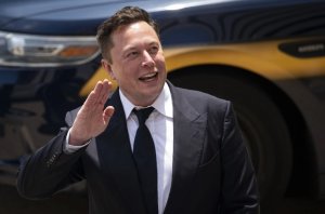 Elon Musk yatangaje ko agiye kubaka umujyi ku kwezi mbere yo kujya kuri Mars