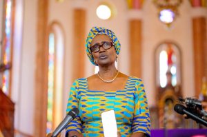 Umugore wa Besigye yavuganye na Museveni ku byo gusubukura misa isabira umugabo we