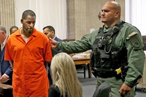 R. Kelly ari gukorwaho iperereza rishya muri gereza