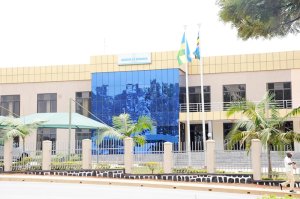 Muhanga: Hakurikiranywe uwibye umwana, uwateye inda yidegembya