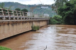 Umusore yiyahuriye muri Nyabarongo nyuma yo kwibwa umushahara n'indaya
