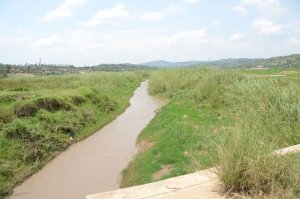 Kamonyi: Umugabo yagiye kugorobereza ku kabari bucya bamusanga yapfiriye mu mugezi