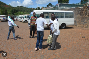 Karongi: Police yahagurukiye Abakarasi babangamira abagenzi batega imodoka